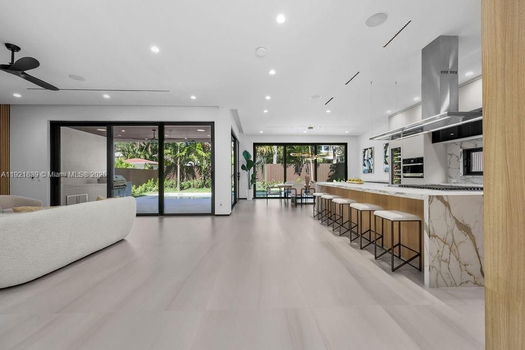 For Sale: $3,195,000 (4 beds, 4 baths, 3804 Square Feet)