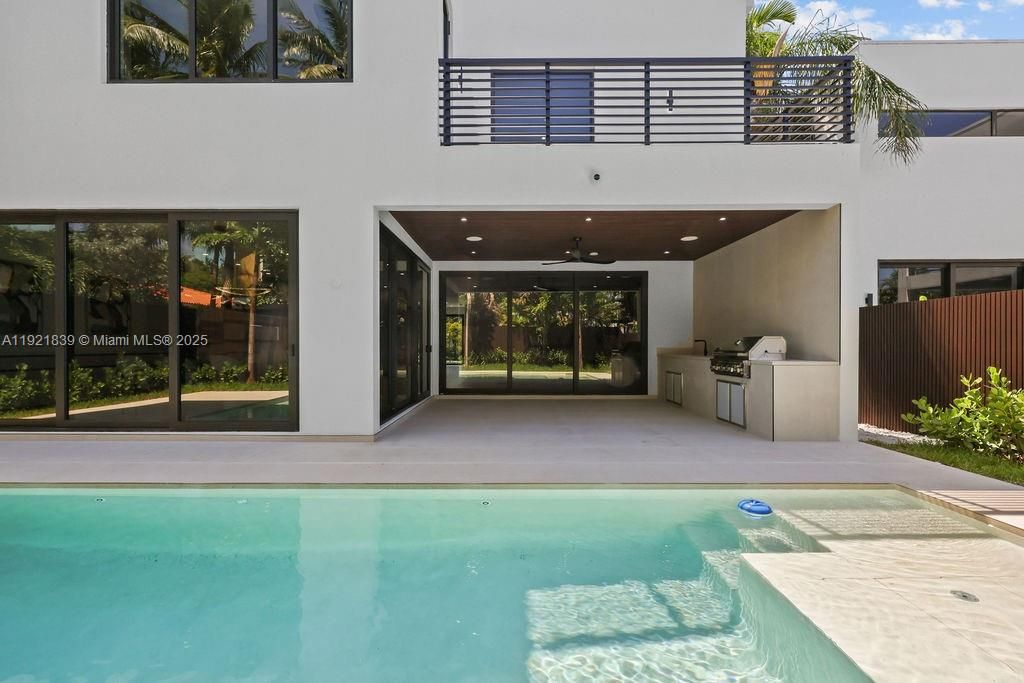 For Sale: $3,195,000 (4 beds, 4 baths, 3804 Square Feet)