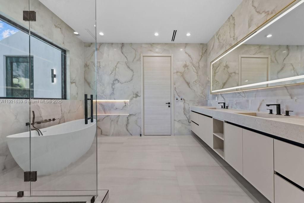 For Sale: $3,195,000 (4 beds, 4 baths, 3804 Square Feet)