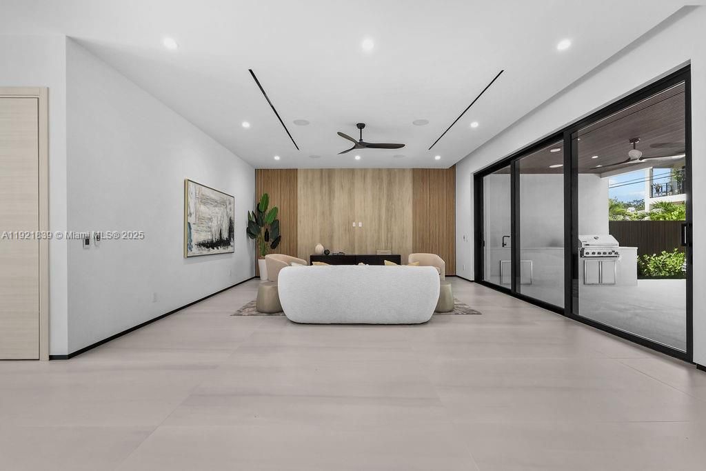 For Sale: $3,195,000 (4 beds, 4 baths, 3804 Square Feet)