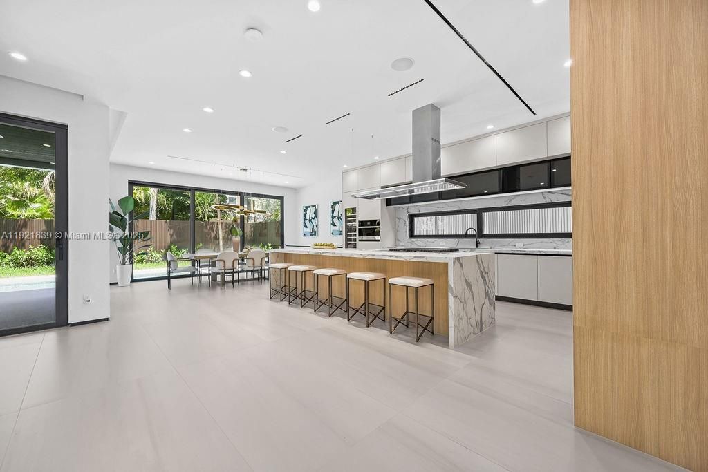 For Sale: $3,195,000 (4 beds, 4 baths, 3804 Square Feet)