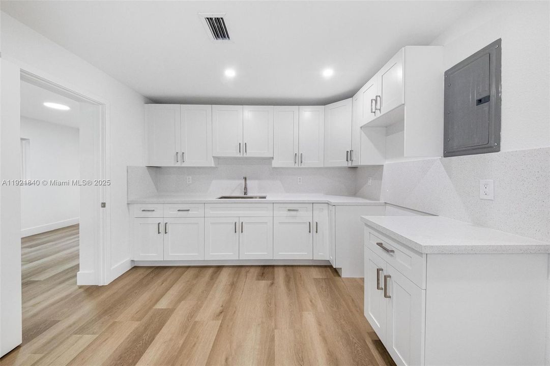 На продажу: $499,000 (3 спален, 2 ванн, 1010 Квадратных фут)