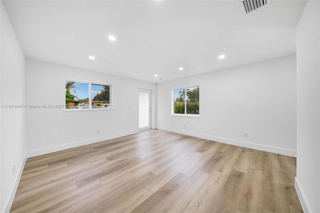 На продажу: $499,000 (3 спален, 2 ванн, 1010 Квадратных фут)