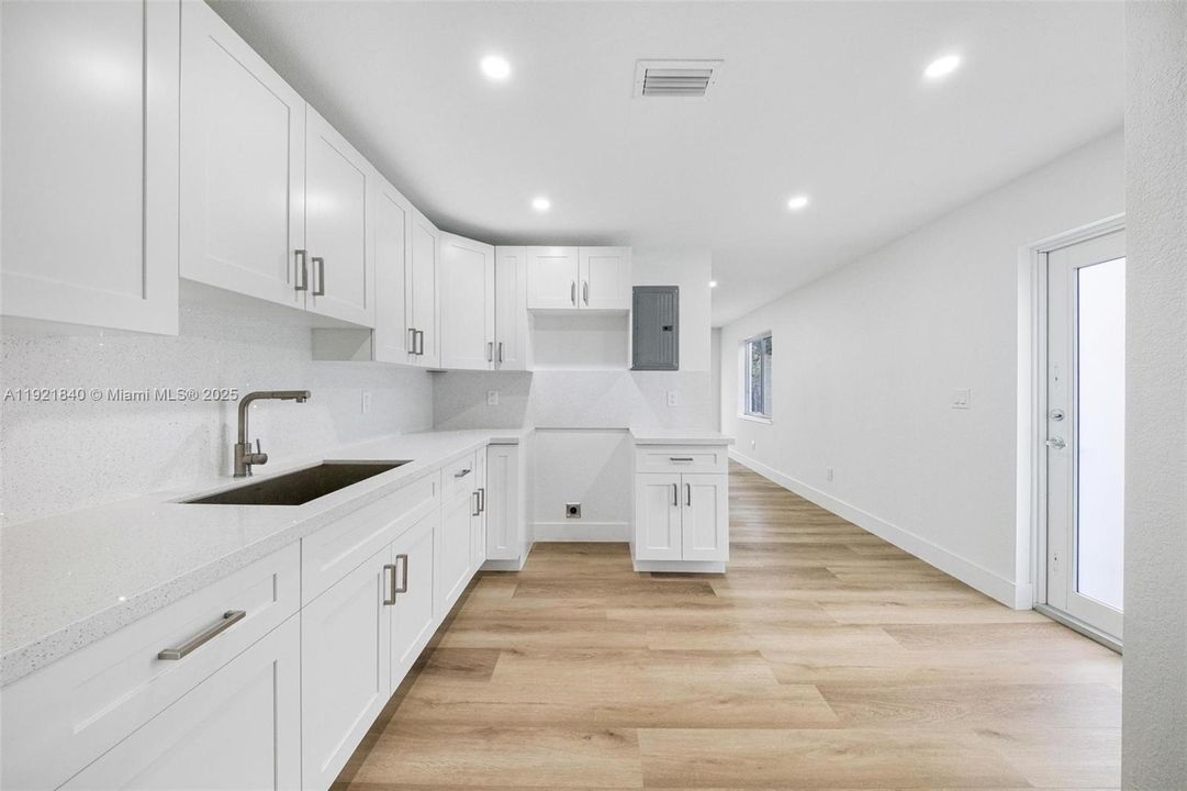 На продажу: $499,000 (3 спален, 2 ванн, 1010 Квадратных фут)