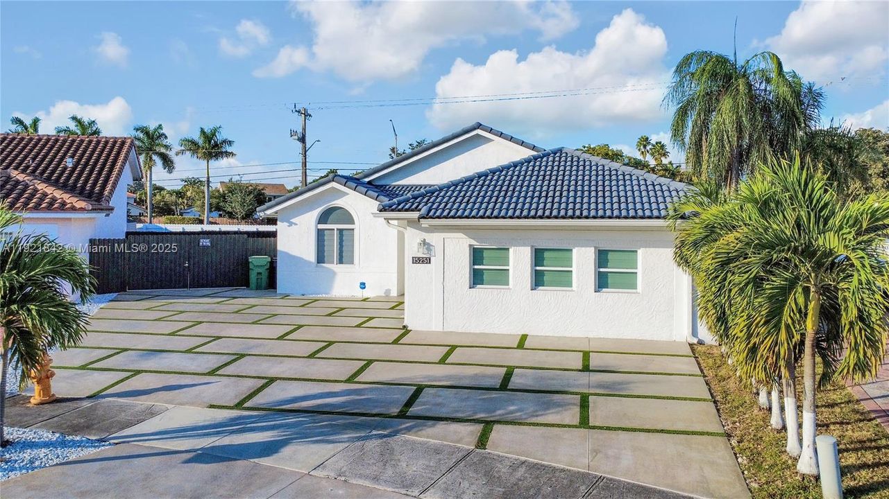 For Sale: $809,000 (4 beds, 3 baths, 2026 Square Feet)