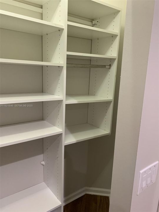 For Rent: $6,200 (3 beds, 3 baths, 2121 Square Feet)