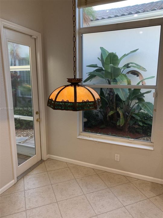 For Rent: $6,200 (3 beds, 3 baths, 2121 Square Feet)