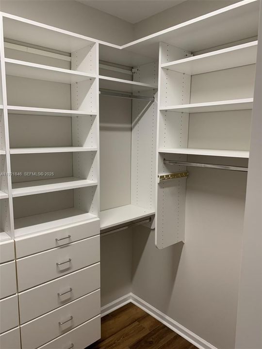 For Rent: $6,200 (3 beds, 3 baths, 2121 Square Feet)