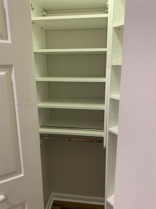 For Rent: $6,200 (3 beds, 3 baths, 2121 Square Feet)