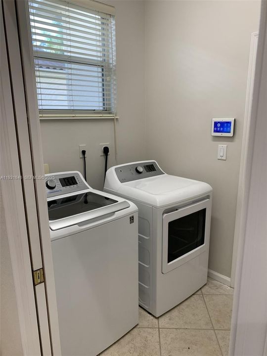 For Rent: $6,200 (3 beds, 3 baths, 2121 Square Feet)