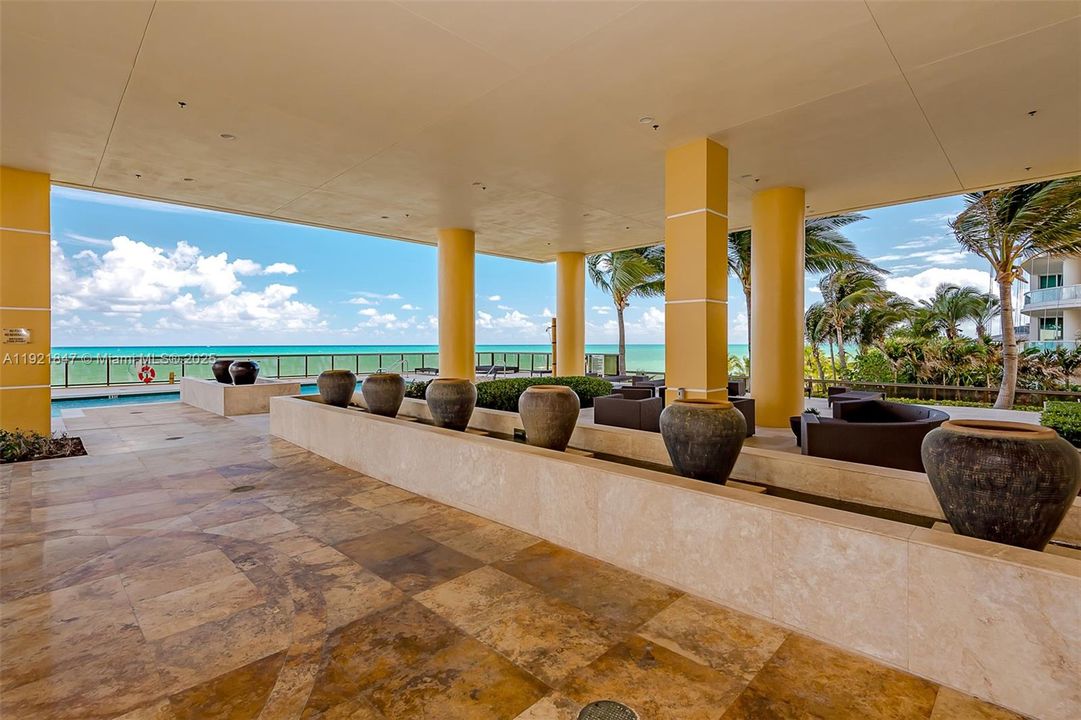 For Rent: $4,350 (1 beds, 1 baths, 1798 Square Feet)