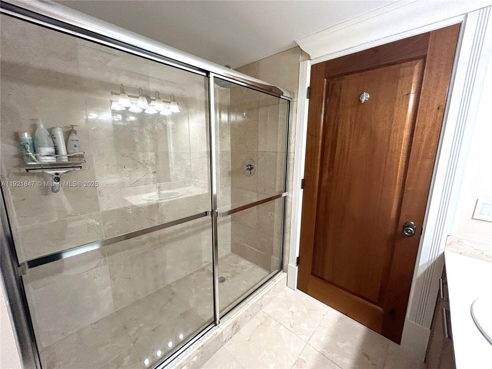 For Rent: $4,350 (1 beds, 1 baths, 1798 Square Feet)