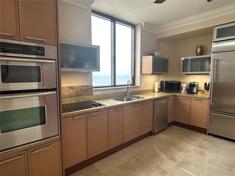 For Rent: $4,350 (1 beds, 1 baths, 1798 Square Feet)