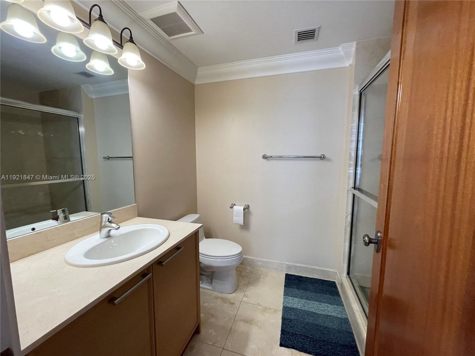 For Rent: $4,350 (1 beds, 1 baths, 1798 Square Feet)