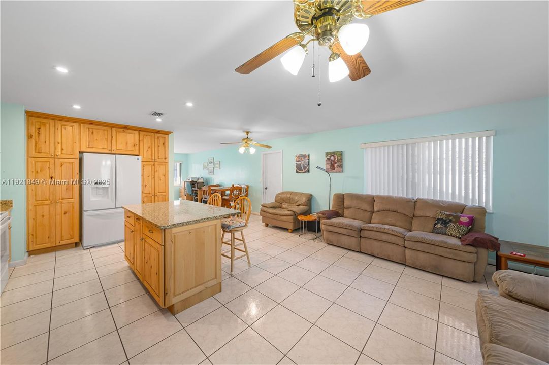 For Sale: $445,000 (2 beds, 2 baths, 1520 Square Feet)
