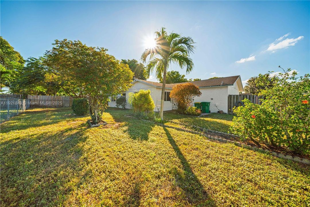 For Sale: $445,000 (2 beds, 2 baths, 1520 Square Feet)