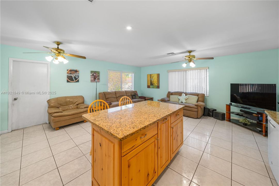For Sale: $445,000 (2 beds, 2 baths, 1520 Square Feet)