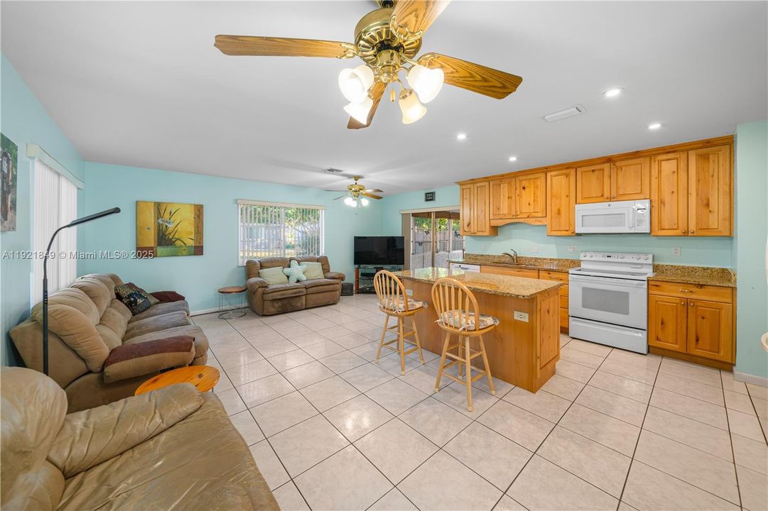 For Sale: $445,000 (2 beds, 2 baths, 1520 Square Feet)