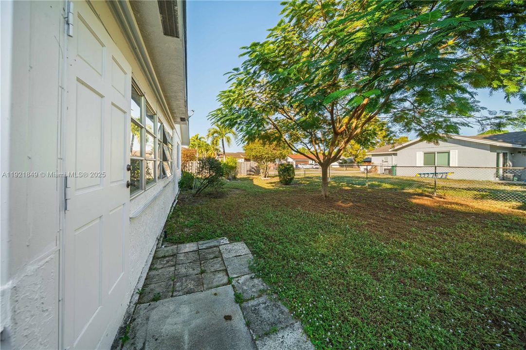 For Sale: $445,000 (2 beds, 2 baths, 1520 Square Feet)