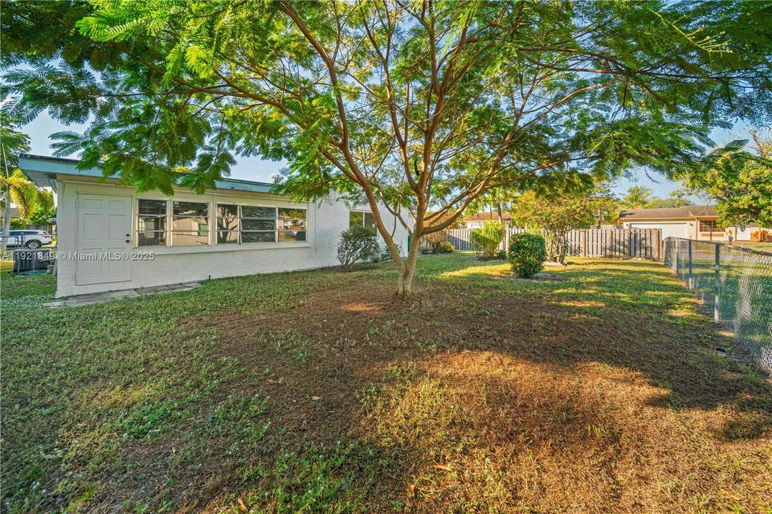 For Sale: $445,000 (2 beds, 2 baths, 1520 Square Feet)