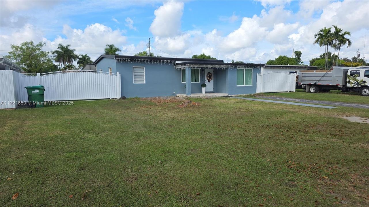 For Sale: $669,000 (4 beds, 3 baths, 1674 Square Feet)