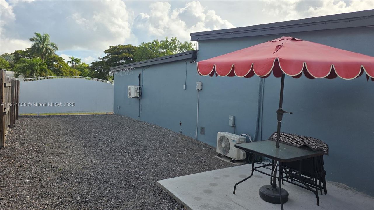 For Sale: $669,000 (4 beds, 3 baths, 1674 Square Feet)