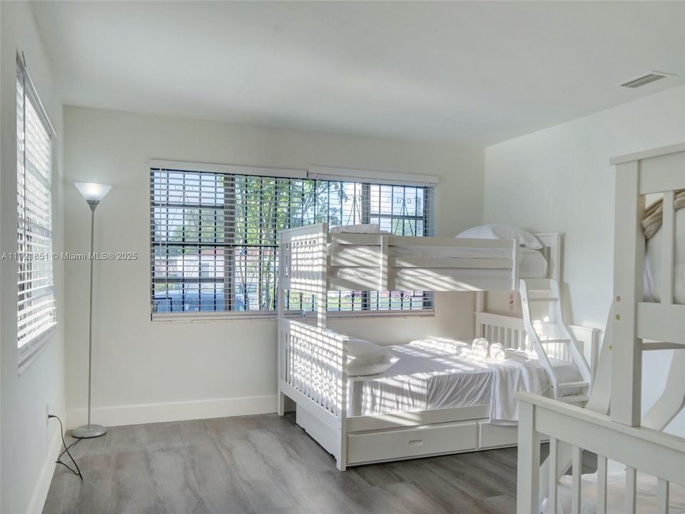 待售: $550,000 (3 贝兹, 2 浴室, 1607 平方英尺)