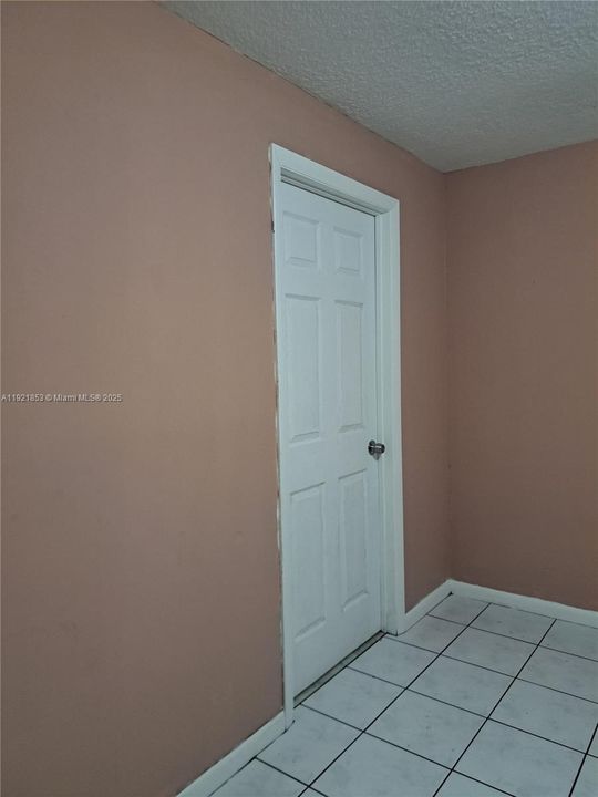 For Sale: $240,000 (3 beds, 2 baths, 964 Square Feet)