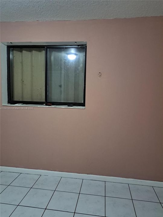 For Sale: $240,000 (3 beds, 2 baths, 964 Square Feet)