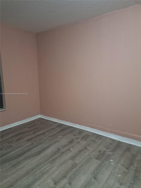 For Sale: $240,000 (3 beds, 2 baths, 964 Square Feet)