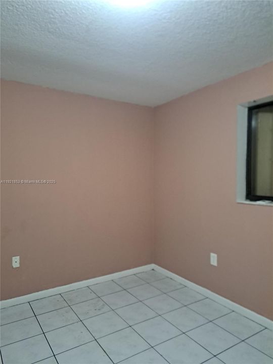 For Sale: $240,000 (3 beds, 2 baths, 964 Square Feet)