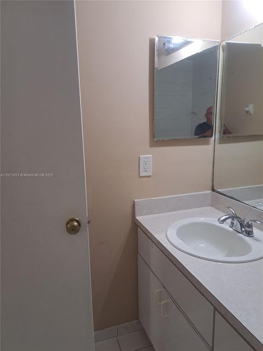 For Sale: $240,000 (3 beds, 2 baths, 964 Square Feet)