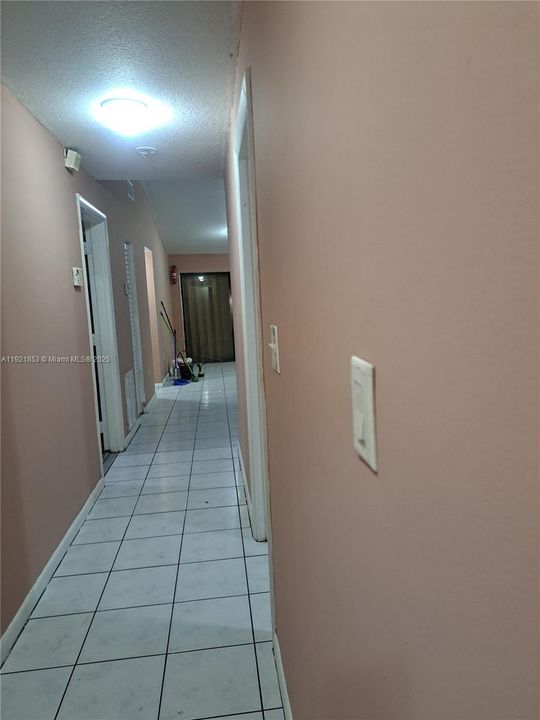 For Sale: $240,000 (3 beds, 2 baths, 964 Square Feet)