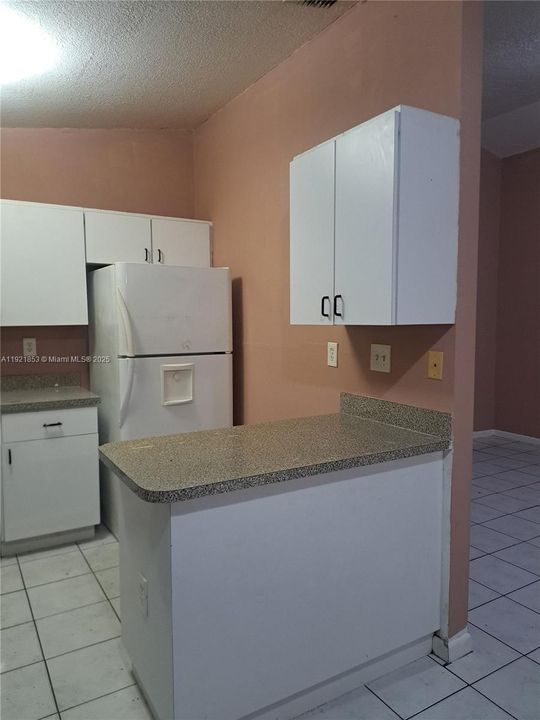 For Sale: $240,000 (3 beds, 2 baths, 964 Square Feet)