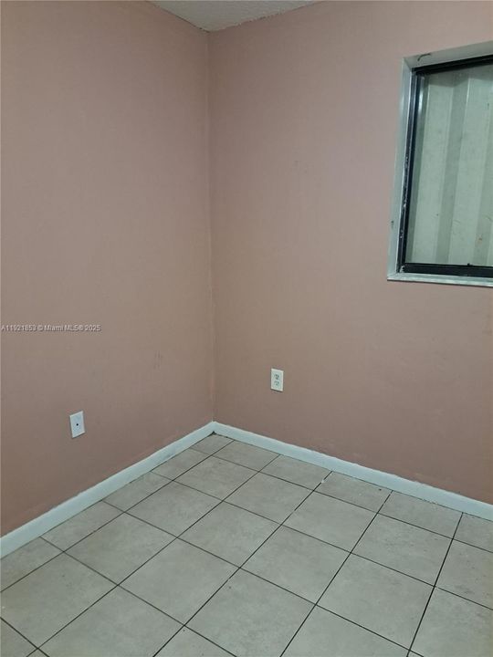 For Sale: $240,000 (3 beds, 2 baths, 964 Square Feet)