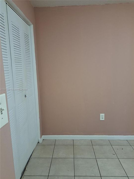 For Sale: $240,000 (3 beds, 2 baths, 964 Square Feet)