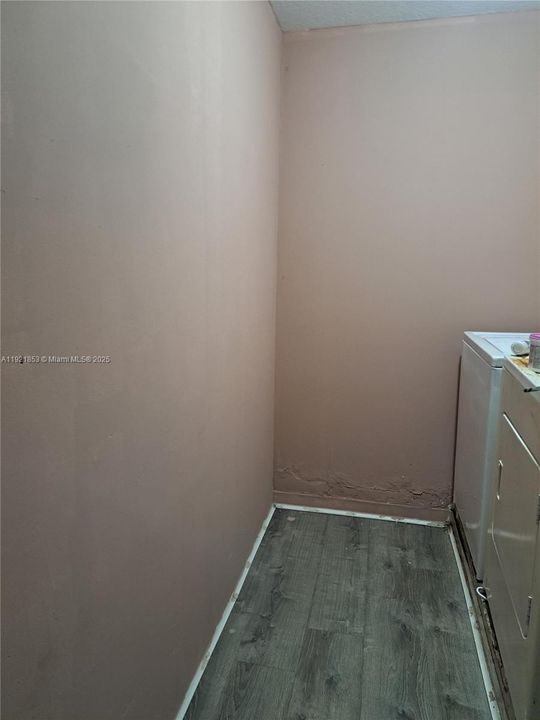 For Sale: $240,000 (3 beds, 2 baths, 964 Square Feet)