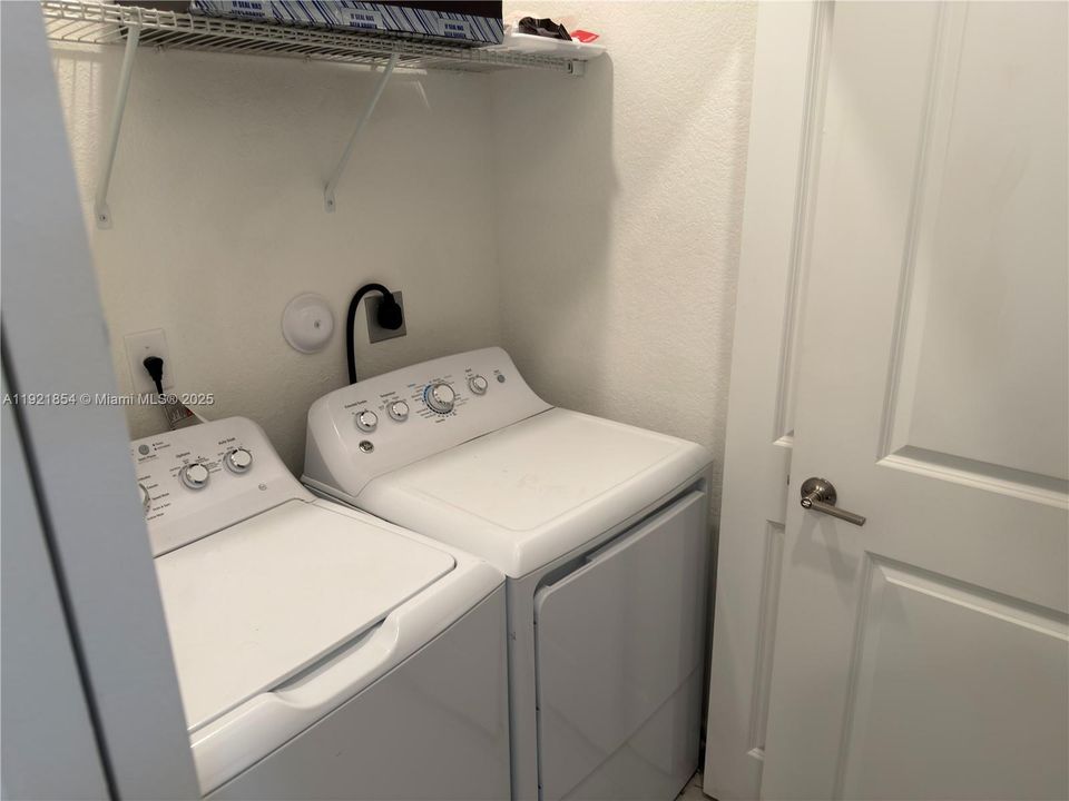 For Rent: $3,900 (4 beds, 2 baths, 1820 Square Feet)