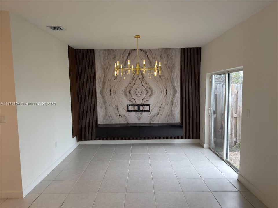 For Rent: $3,900 (4 beds, 2 baths, 1820 Square Feet)