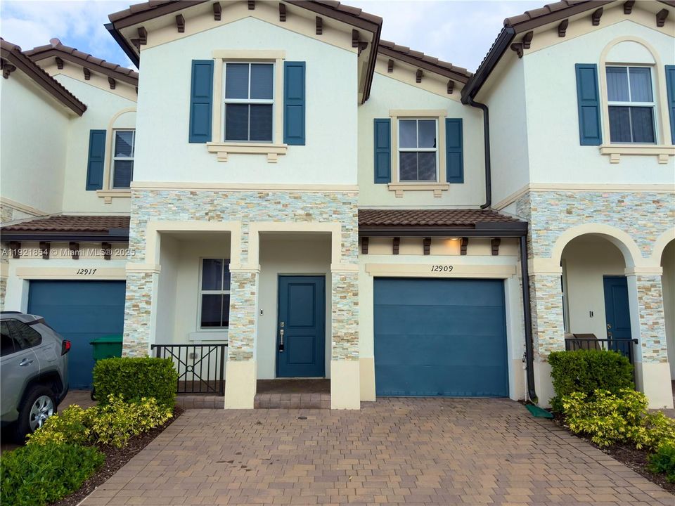 For Rent: $3,900 (4 beds, 2 baths, 1820 Square Feet)