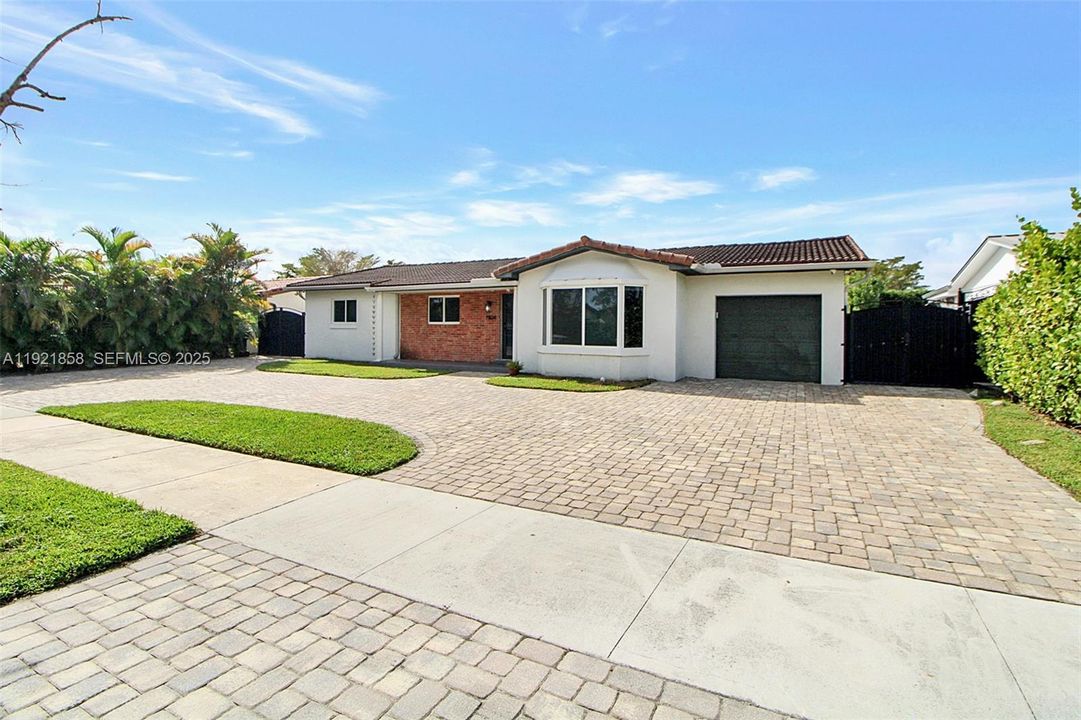 For Rent: $4,400 (4 beds, 2 baths, 2196 Square Feet)