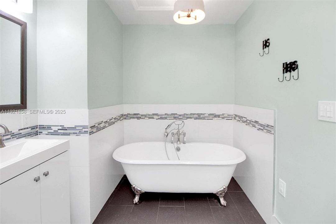 For Rent: $4,400 (4 beds, 2 baths, 2196 Square Feet)