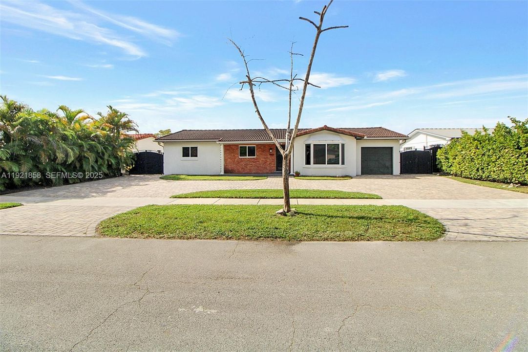 For Rent: $4,400 (4 beds, 2 baths, 2196 Square Feet)