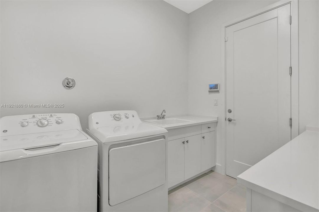 For Sale: $1,869,000 (4 beds, 4 baths, 3282 Square Feet)