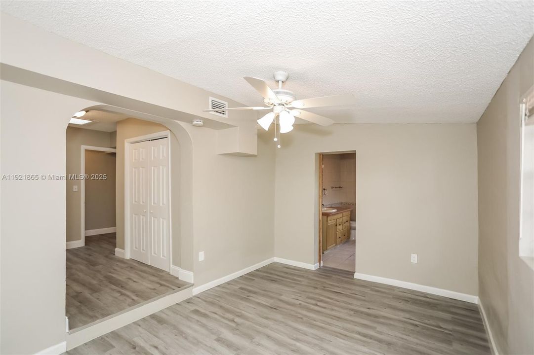 En Renta: $4,110 (4 camas, 2 baños, 1717 Pies cuadrados)