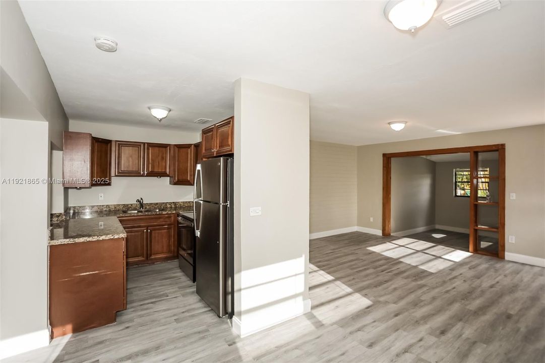 En Renta: $4,110 (4 camas, 2 baños, 1717 Pies cuadrados)