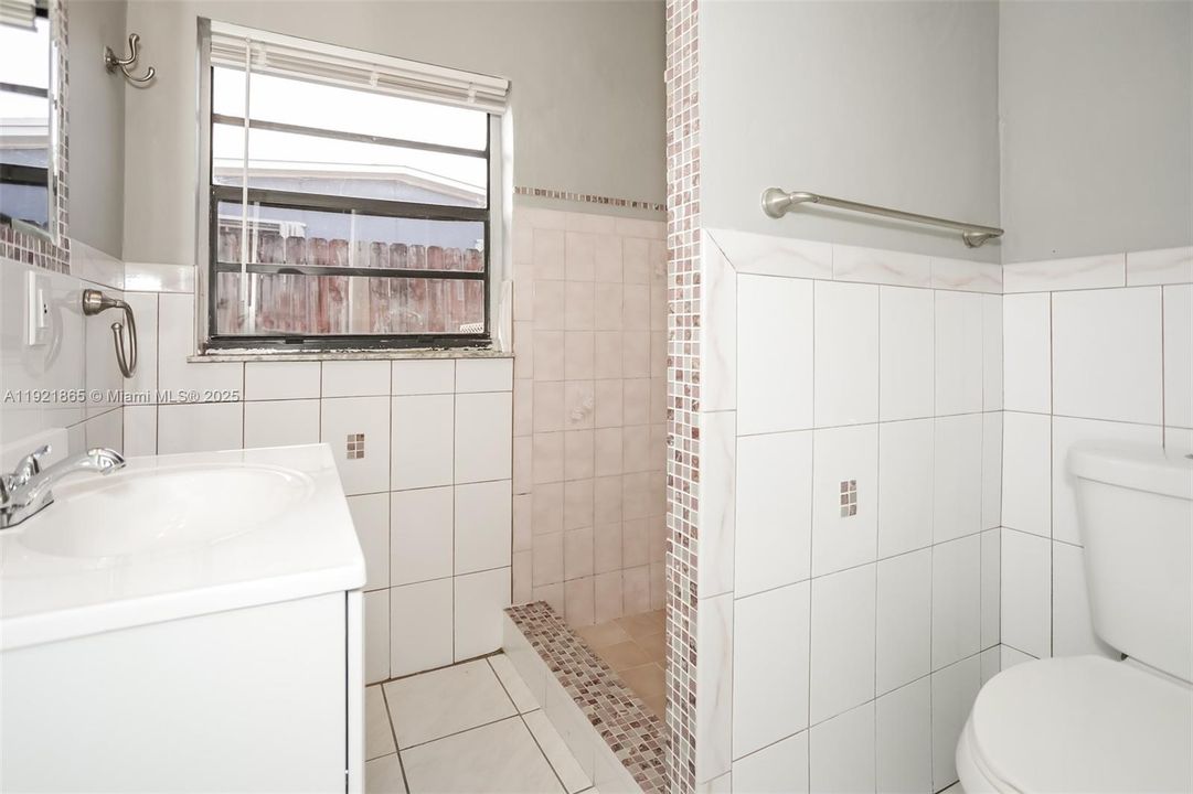 En Renta: $4,110 (4 camas, 2 baños, 1717 Pies cuadrados)