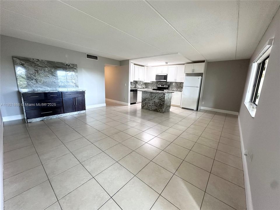 En Renta: $2,150 (2 camas, 2 baños, 909 Pies cuadrados)