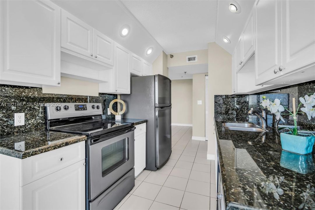 待售: $469,900 (2 贝兹, 2 浴室, 1260 平方英尺)