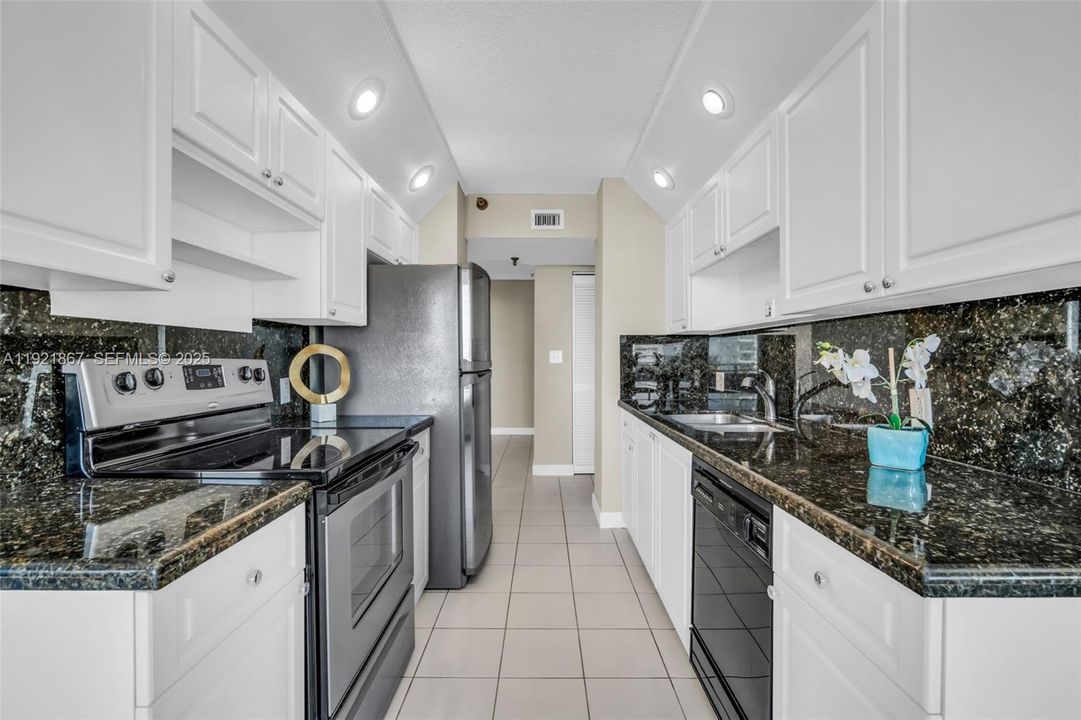 待售: $469,900 (2 贝兹, 2 浴室, 1260 平方英尺)